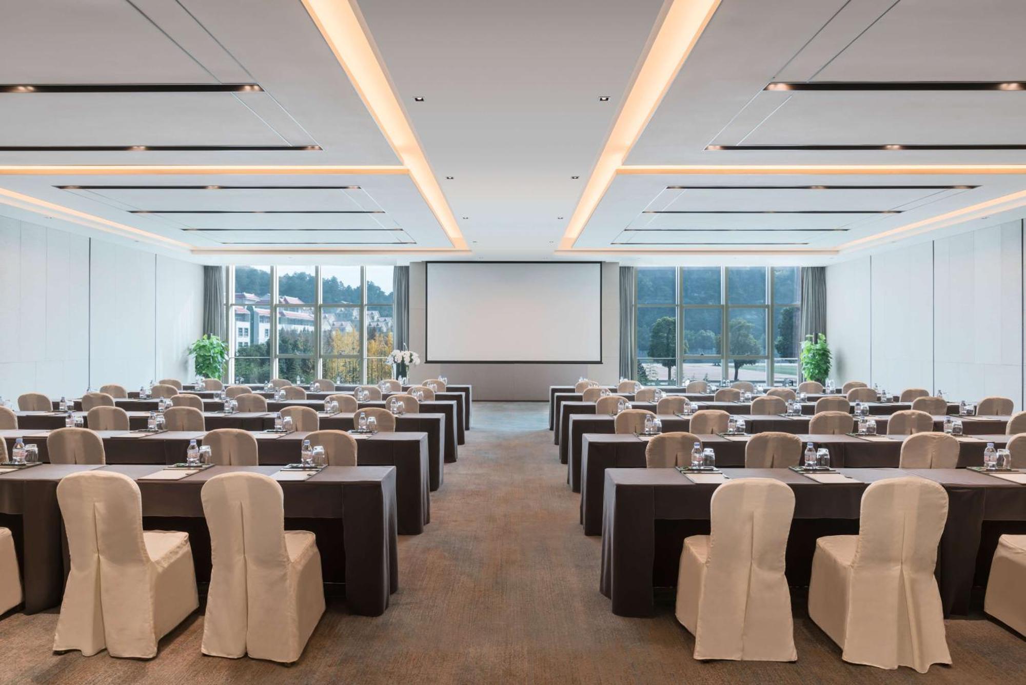 Doubletree By Hilton Hotel Shiyan Екстериор снимка