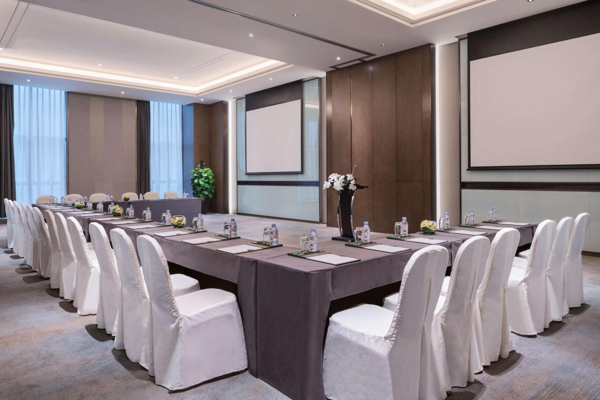 Doubletree By Hilton Hotel Shiyan Екстериор снимка